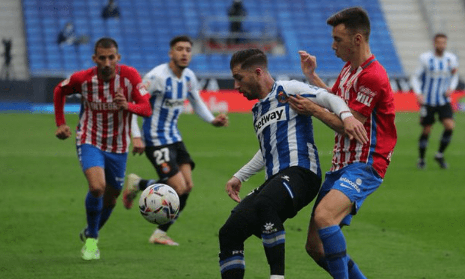  梅斯德比战万人空巷激情四射  